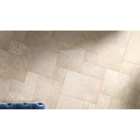 travertin meszko hatasu burkolat csempe vilagos feher vegyes rakas terasz kulteri padlolap rusztikus koburkolat kohatasu greslap fagyallo mediterran nappali konyha haloszoba vilagos lameridiana cir marmo primavera.jpg